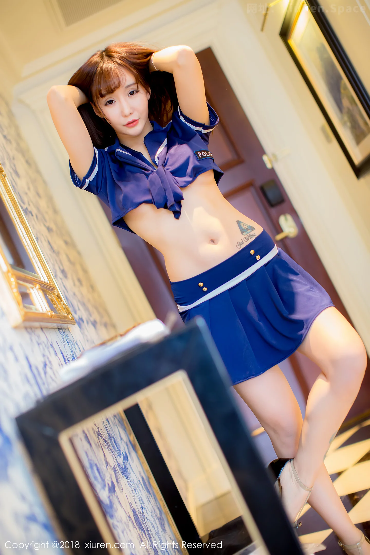 图片[6]-[XiuRen秀人网]VOL.1005 嫩模顾灿居家蓝色女警制服真空露豪乳半球撩人诱惑写真43P-秀人网官方网站